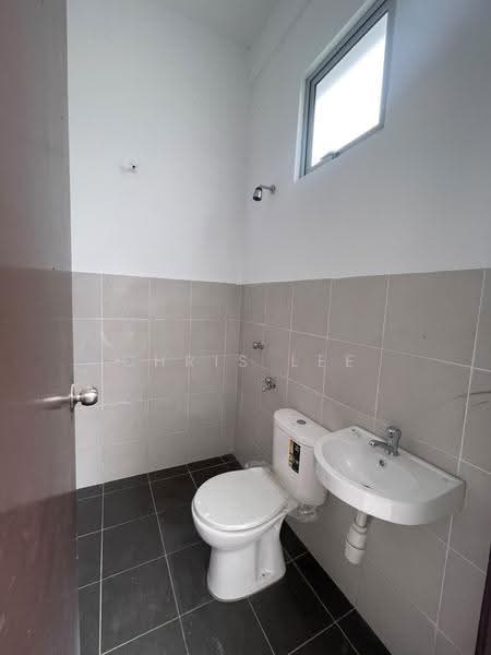 Rumah Teres 2-Tingkat untuk Disewa di Taman Rambai Indah (Jenjarom) - Chris Lee - Bathroom - PropertyGuru.com.my