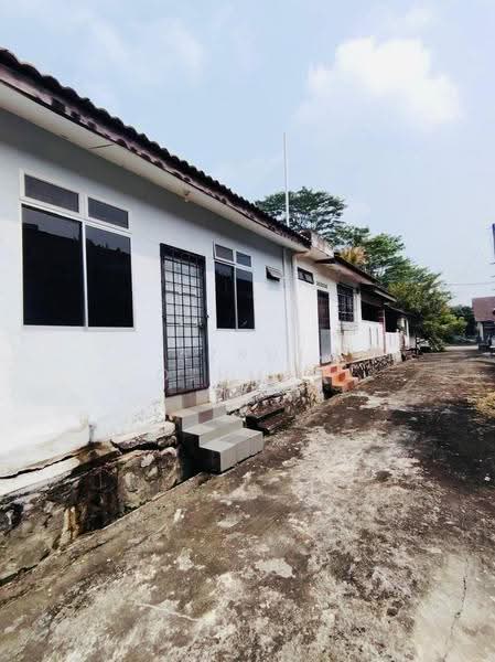 Rumah Teres 1-Tingkat untuk Dijual di Taman Cengal Utama (Paroi) - Azrul Othman - Exterior - PropertyGuru.com.my