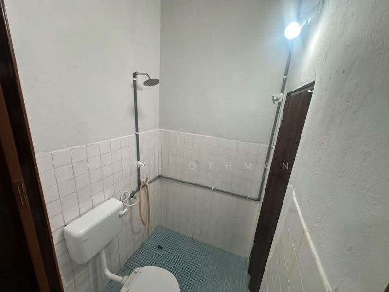 1-storey Terraced House for Sale in Taman Cempaka (Senawang) - Azrul Othman - Bathroom - PropertyGuru.com.my