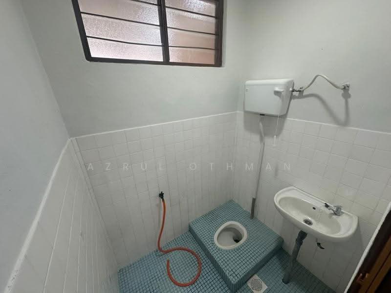 1-storey Terraced House for Sale in Taman Cempaka (Senawang) - Azrul Othman - Bathroom - PropertyGuru.com.my