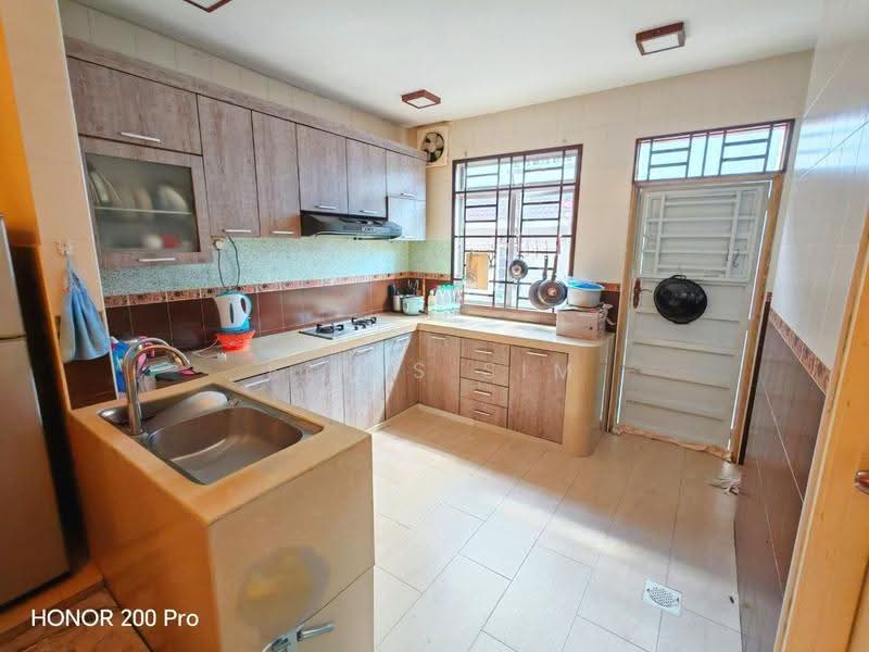 Rumah Teres 2-Tingkat untuk Disewa di Bandar Seri Alam (Masai) - Elvis Sim - Kitchen - PropertyGuru.com.my