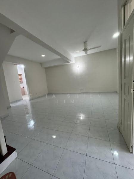 Rumah Teres 2-Tingkat untuk Disewa di Taman Desa Tebrau (Tebrau) - Chia Shien Lim - Living Room - PropertyGuru.com.my