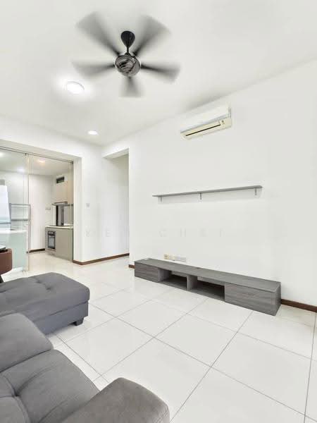 Kediaman Servis untuk Dijual di Crescent Bay Suites (Teluk Bayu) - Ken Chai - Living Room - PropertyGuru.com.my