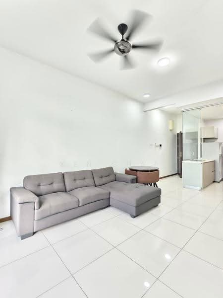 Kediaman Servis untuk Dijual di Crescent Bay Suites (Teluk Bayu) - Ken Chai - Living Room - PropertyGuru.com.my