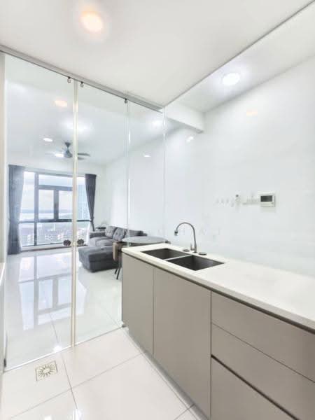Kediaman Servis untuk Dijual di Crescent Bay Suites (Teluk Bayu) - Ken Chai - Living Room - PropertyGuru.com.my