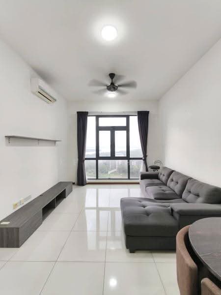 Kediaman Servis untuk Dijual di Crescent Bay Suites (Teluk Bayu) - Ken Chai - Living Room - PropertyGuru.com.my