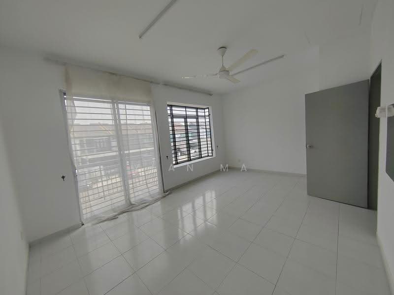 Terraced House for Rent in Taman Kundang Jaya (Rawang) - Yean Ma - Living Room - PropertyGuru.com.my