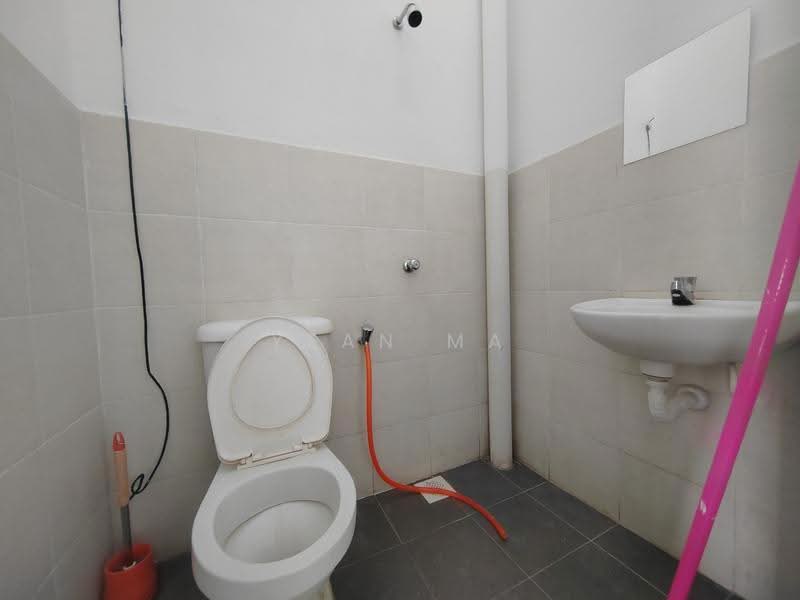 Terraced House for Rent in Taman Kundang Jaya (Rawang) - Yean Ma - Bathroom - PropertyGuru.com.my