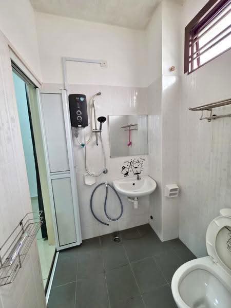 2-storey Terraced House for Rent in Taman Mutiara Rini (Skudai) - Jeny Loo - Bathroom - PropertyGuru.com.my