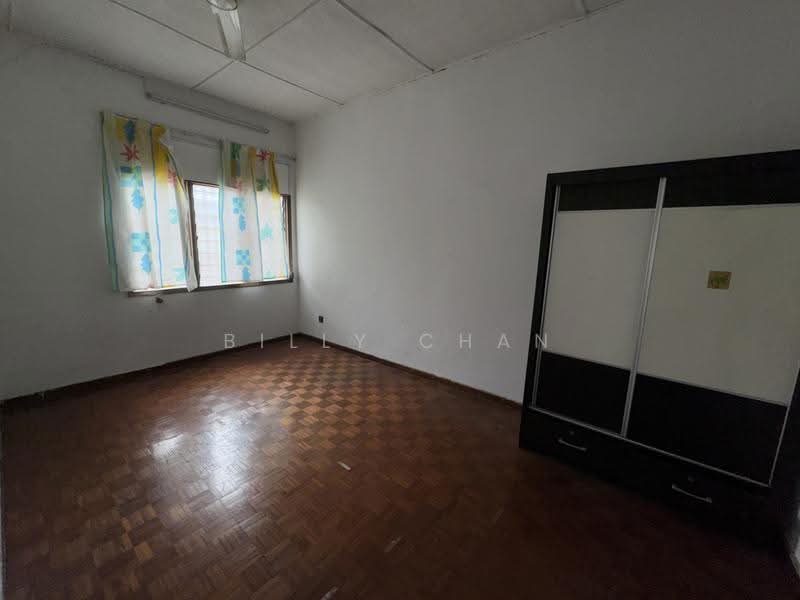 2-storey Terraced House for Sale in Jalan Klang Lama (Old Klang Road) (Kuala Lumpur) - Billy Chan - Bedroom - PropertyGuru.com.my