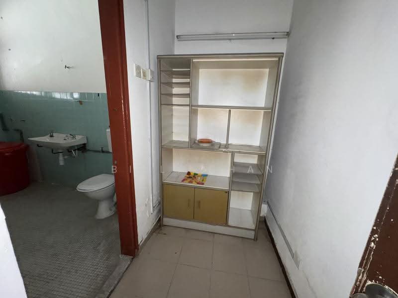 2-storey Terraced House for Sale in Jalan Klang Lama (Old Klang Road) (Kuala Lumpur) - Billy Chan - Bathroom - PropertyGuru.com.my