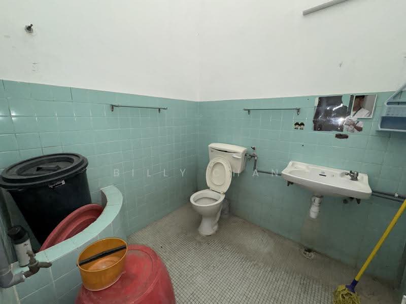 2-storey Terraced House for Sale in Jalan Klang Lama (Old Klang Road) (Kuala Lumpur) - Billy Chan - Bathroom - PropertyGuru.com.my