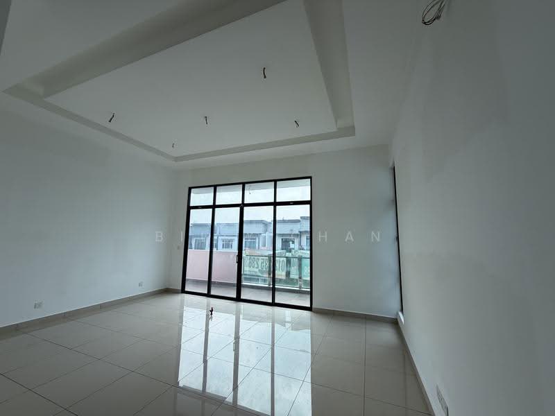 Bungalow House for Sale in Serdang (Seri Kembangan) - Billy Chan - Living Room - PropertyGuru.com.my