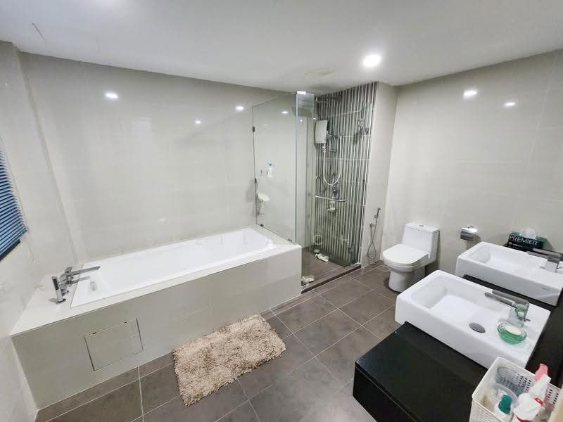 Condominium for Rent at The Straits View Condominium - Stella Chia - Bathroom - PropertyGuru.com.my