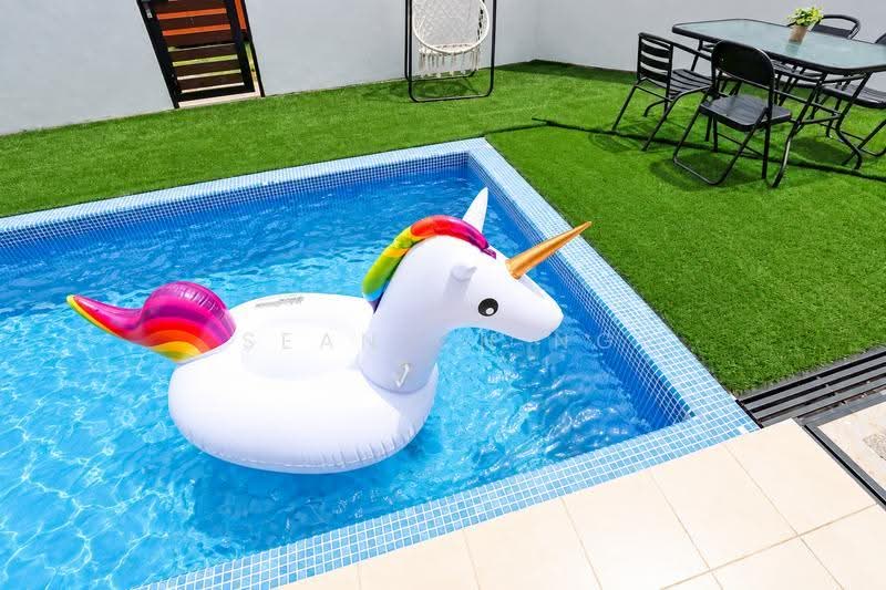 Rumah Berkembar untuk Disewa di Taman Desa Ros (Kajang) - Sean Ch’ng - Pool - PropertyGuru.com.my
