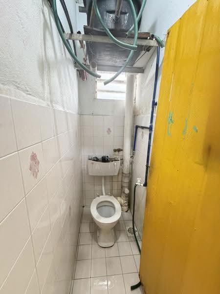 Flat for Sale at Desa Permai Indah Flat - Fariq Khairil - Bathroom - PropertyGuru.com.my