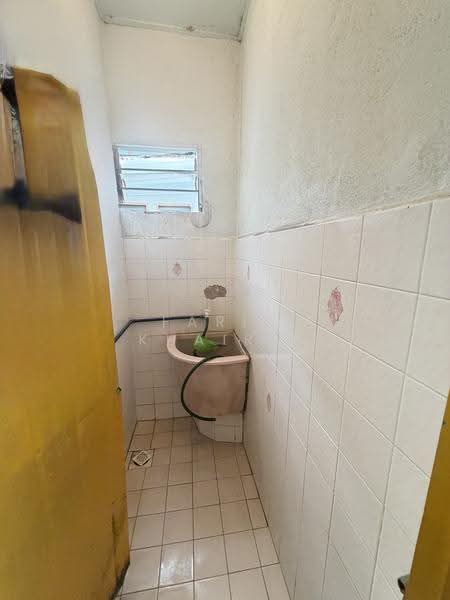Flat for Sale at Desa Permai Indah Flat - Fariq Khairil - Bathroom - PropertyGuru.com.my