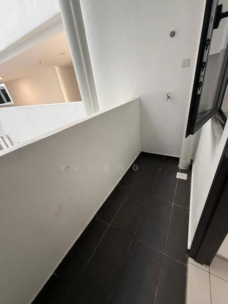 Kediaman Servis untuk Dijual di RESIDENSI IDAMAN RIA - Yucong . - Balcony - PropertyGuru.com.my
