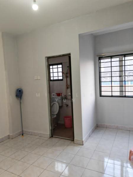 Pangsapuri untuk Dijual di Plaza Sinar Apartment - Michelle Yun - Bathroom - PropertyGuru.com.my