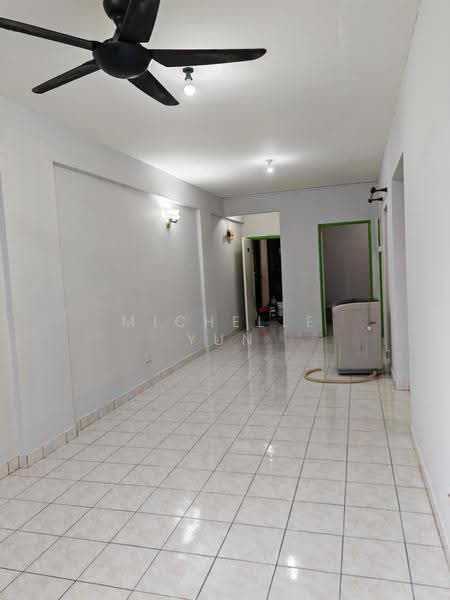 Pangsapuri untuk Dijual di Plaza Sinar Apartment - Michelle Yun - Living Room - PropertyGuru.com.my