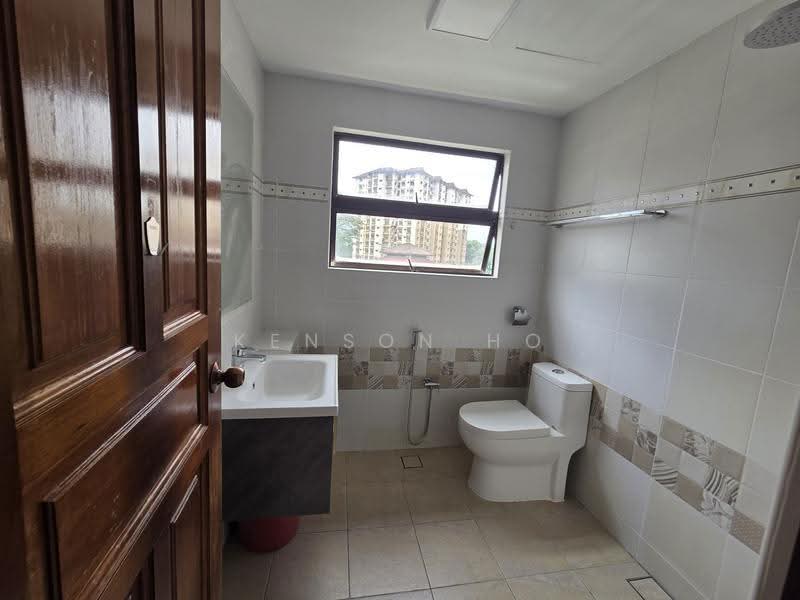 Kondominium untuk Dijual di Catalina Villa - Kenson Ho - Bathroom - PropertyGuru.com.my