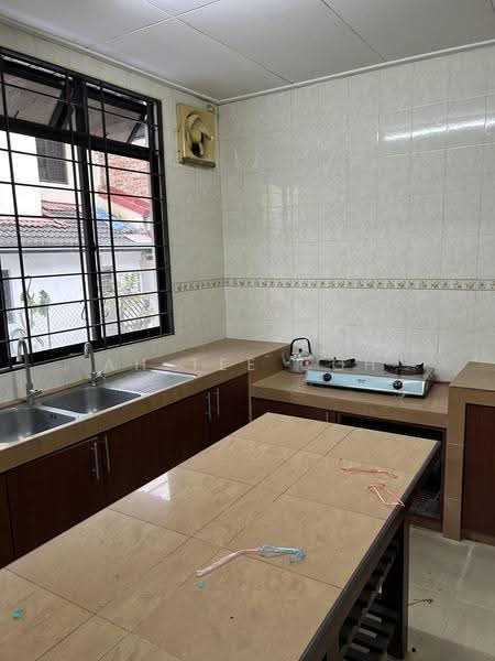 2-storey Terraced House for Rent in Taman Johor Jaya (Johor Bahru) - Ah Tee Goh - Kitchen - PropertyGuru.com.my