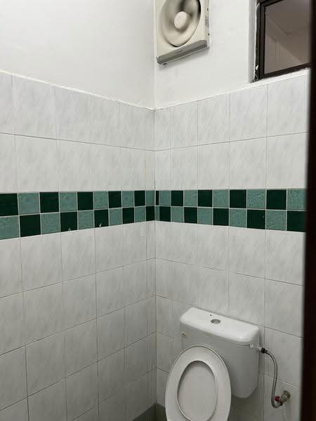 2-storey Terraced House for Rent in Taman Johor Jaya (Johor Bahru) - Ah Tee Goh - Bathroom - PropertyGuru.com.my