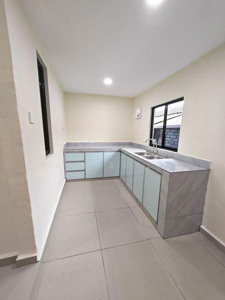 1-storey Terraced House for Sale in Taman Bukit Kempas (Tampoi) - Vanessa Lim - Kitchen - PropertyGuru.com.my