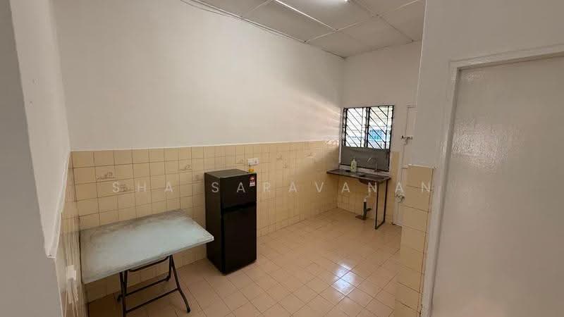1-storey Terraced House for Rent in Taman Putri Kulai (Kulai) - Sha Saravanan - Kitchen - PropertyGuru.com.my