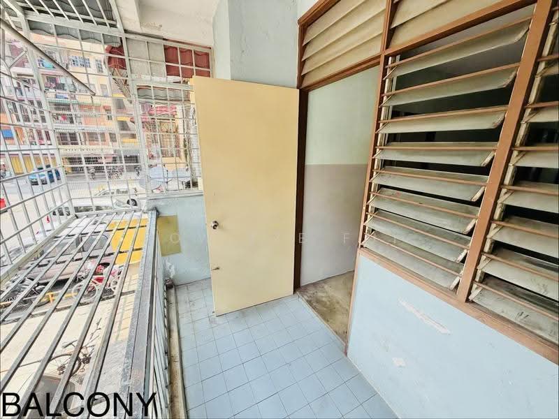 Rumah Flat untuk Dijual di Pandan Mewah - Kow Tze Fui - Balcony - PropertyGuru.com.my