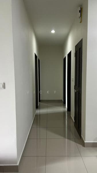 Kondominium untuk Disewa di The Henge - Vicky . - Corridor - PropertyGuru.com.my