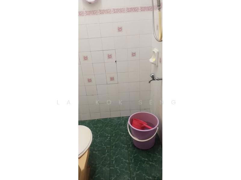 1-storey Terraced House for Sale in Bandar Seri Alam (Masai) - Lai Kok Seng - Bathroom - PropertyGuru.com.my
