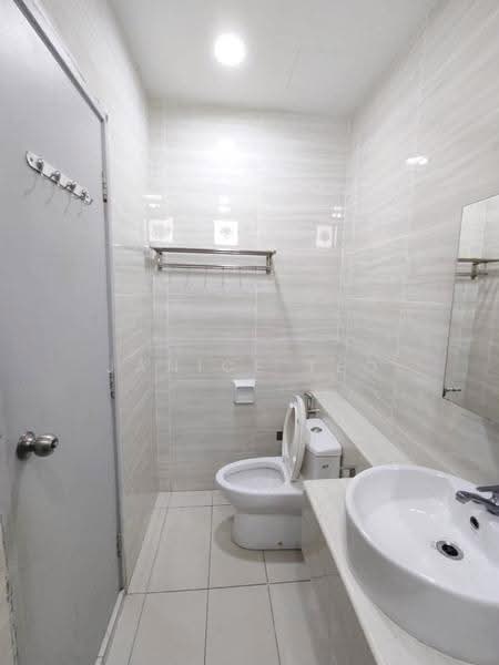 Service Residence for Rent at D'Summit Residences - Janice Teo - Bathroom - PropertyGuru.com.my