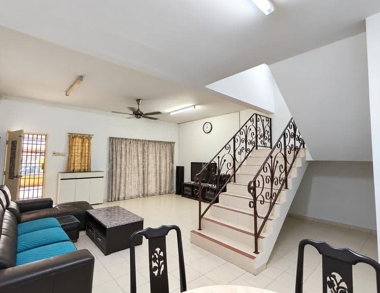 Rumah Teres 2-Tingkat untuk Dijual di Panorama Lapangan Perdana (Ipoh) - Qazin Khoo - Living Room - PropertyGuru.com.my