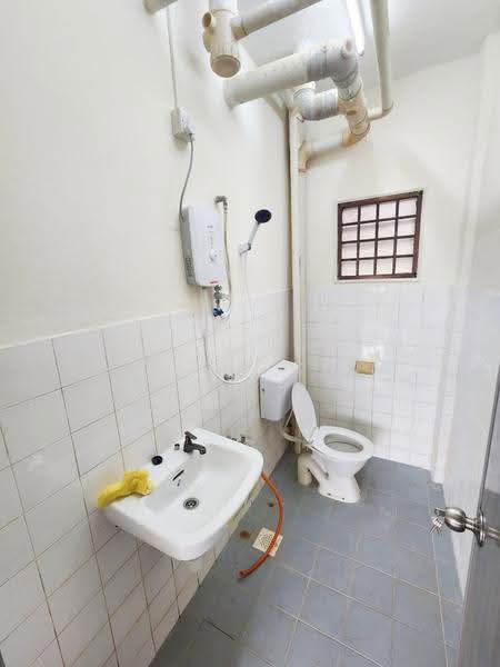 Pangsapuri untuk Disewa di Ria 1 - Stella Chia - Bathroom - PropertyGuru.com.my
