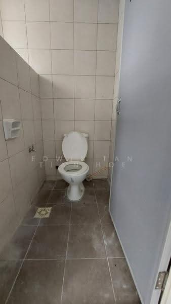 Shop for Rent in Klang (Selangor) - Edwin Tan Tian Hoe - Bathroom - PropertyGuru.com.my