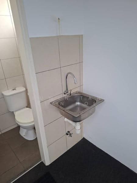 Shop for Rent in Klang (Selangor) - Edwin Tan Tian Hoe - Bathroom - PropertyGuru.com.my