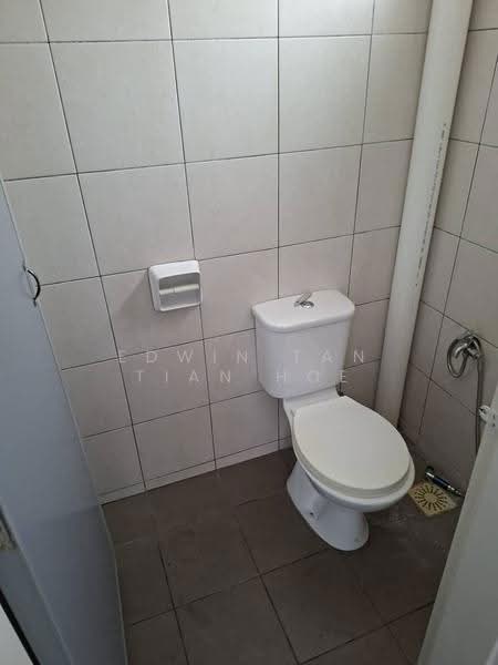 Shop for Rent in Klang (Selangor) - Edwin Tan Tian Hoe - Bathroom - PropertyGuru.com.my