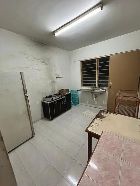 Apartment for Sale at Taman Pekaka Block 31 - Freddy Tan - Kitchen - PropertyGuru.com.my