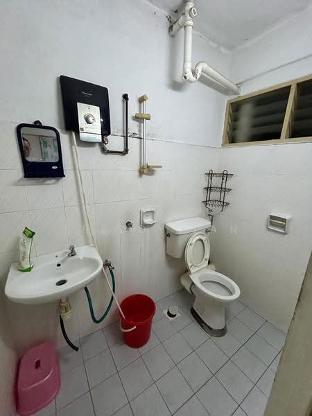 Apartment for Sale at Taman Pekaka Block 31 - Freddy Tan - Bathroom - PropertyGuru.com.my