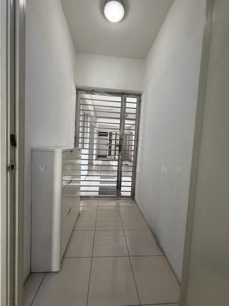 Kondominium untuk Dijual di Pearl Avenue - Veronica Ng - Entrance - PropertyGuru.com.my