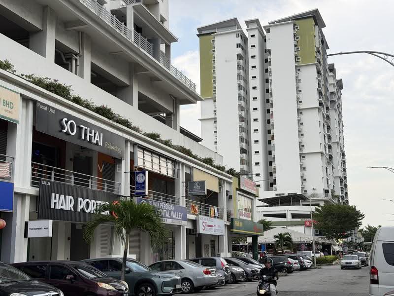 Kondominium untuk Dijual di Pearl Avenue - Veronica Ng - Exterior - PropertyGuru.com.my