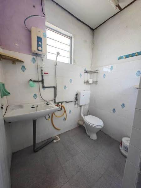 2-storey Terraced House for Rent in Pekan Razaki (Ipoh) - Kelvin Chong - Bathroom - PropertyGuru.com.my