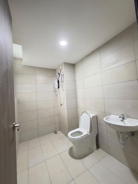 Service Residence for Rent at Vista Tiara (MBW Bay) - Danny Tey - Bathroom - PropertyGuru.com.my