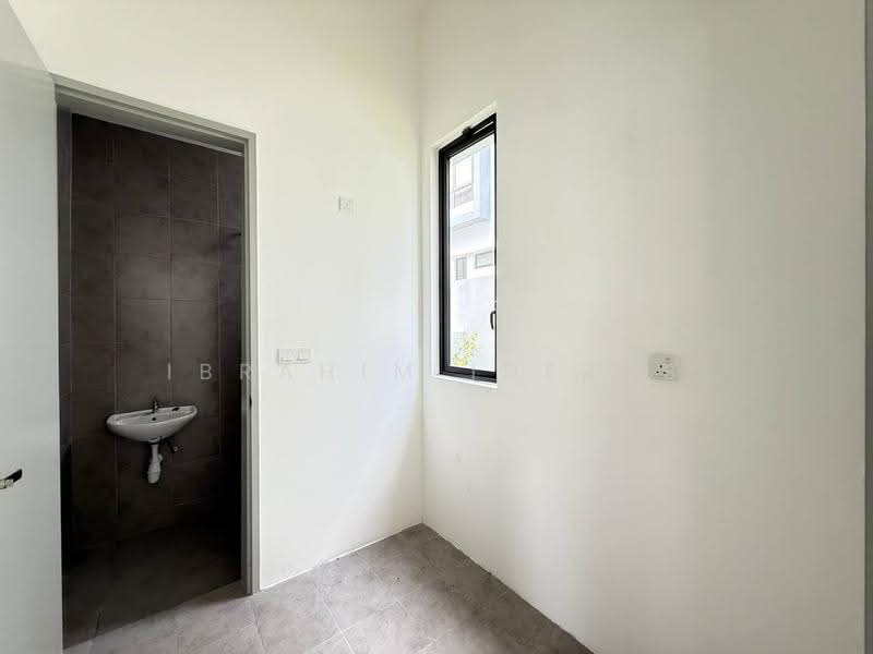 Semi-Detached House for Sale in Ampang (Selangor) - Ibrahim Iderus - Bathroom - PropertyGuru.com.my
