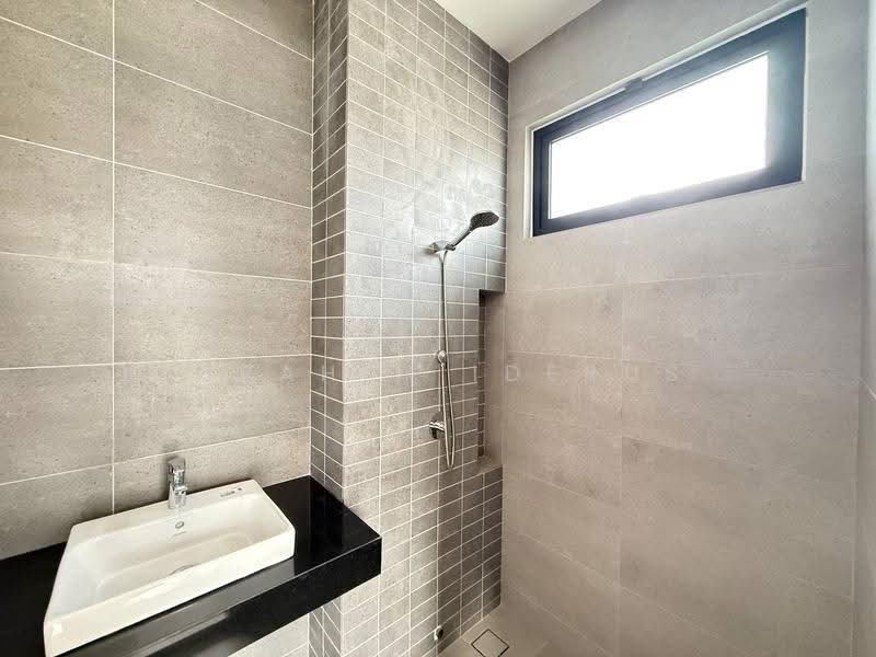 Semi-Detached House for Sale in Ampang (Selangor) - Ibrahim Iderus - Bathroom - PropertyGuru.com.my