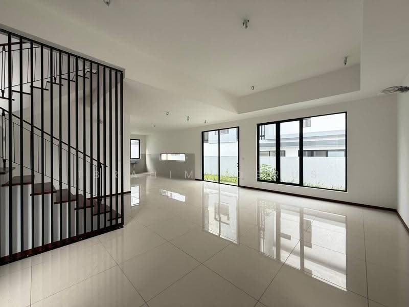Semi-Detached House for Sale in Ampang (Selangor) - Ibrahim Iderus - Living Room - PropertyGuru.com.my