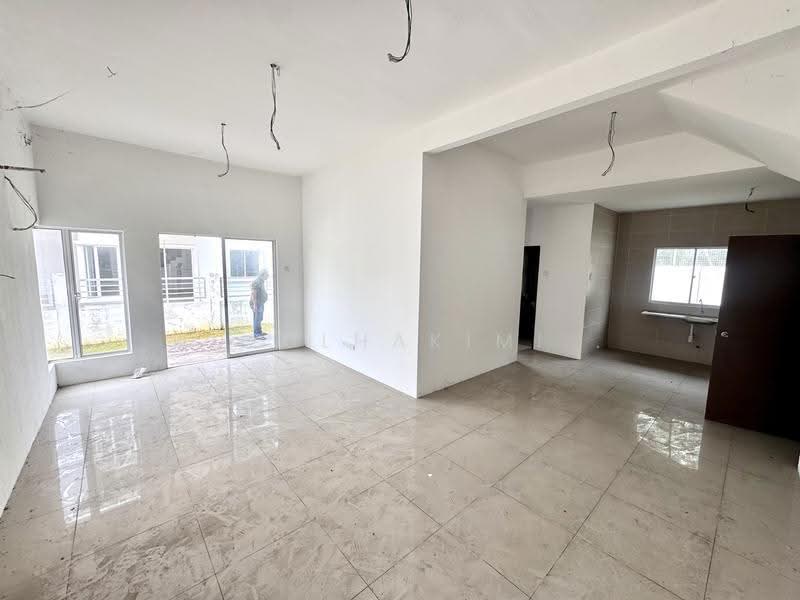 Rumah Berkembar untuk Dijual di Sepang (Selangor) - NUZULHAKIMI . - Living Room - PropertyGuru.com.my