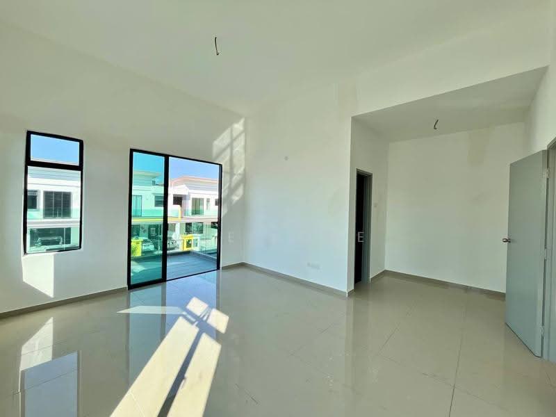 2-storey Terraced House for Sale in Taman Bestari Indah (Ulu Tiram) - Wee Howe - Living Room - PropertyGuru.com.my