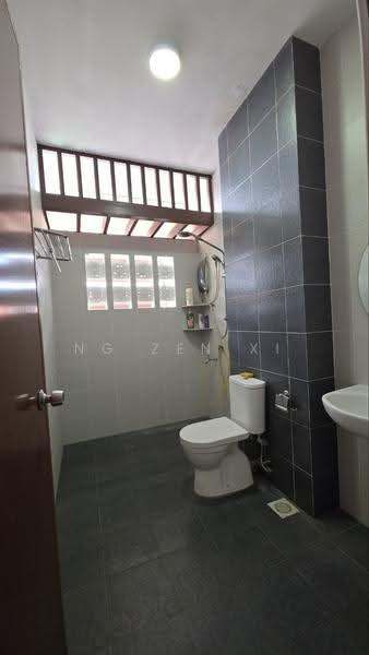 Cluster House for Sale in Taman Sutera Utama (Skudai) - NG ZEN XI - Bathroom - PropertyGuru.com.my